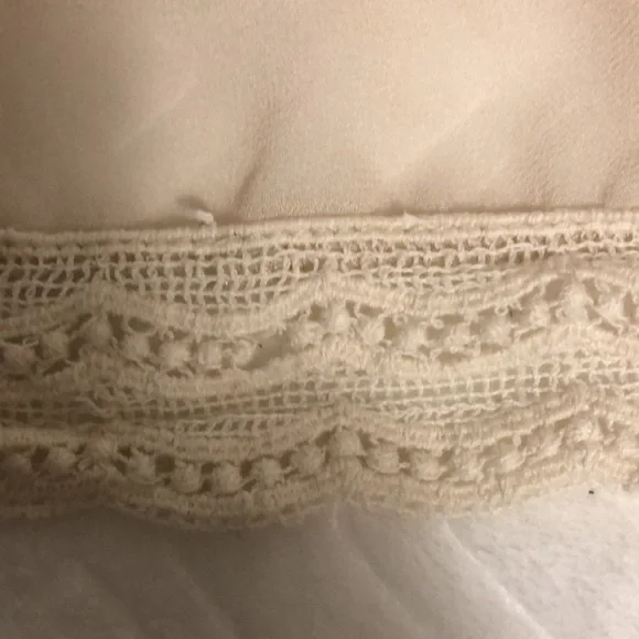 Alice and Olivia 100% silk cream blouse with lace edging - Picture 6 of 6